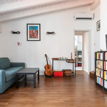 Cozy Near Station Апартаменты Милан