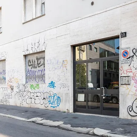 Апартаменты Cozy Near Station Милан